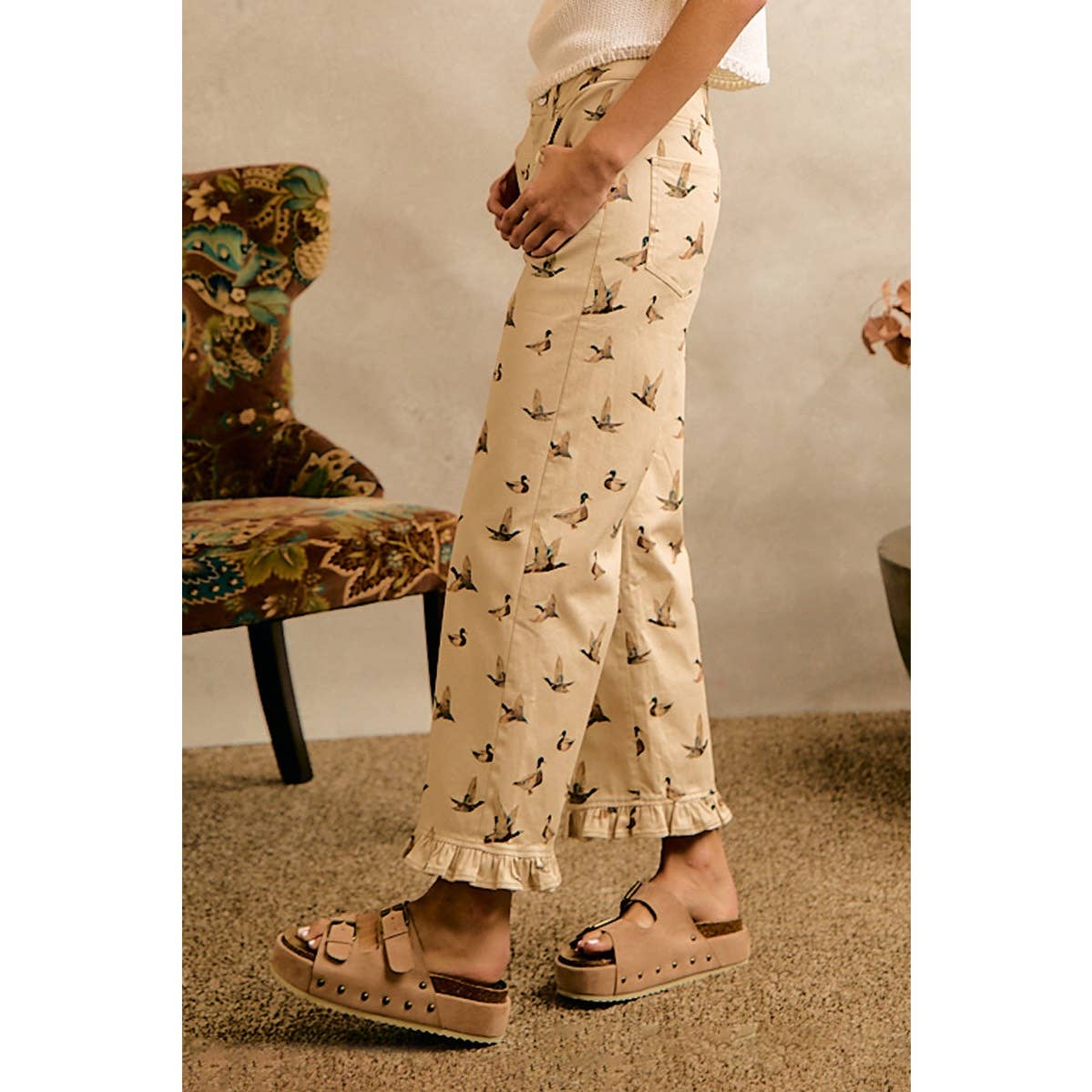MALLARD DUCK PRINT RUFFLE LEG PANTS