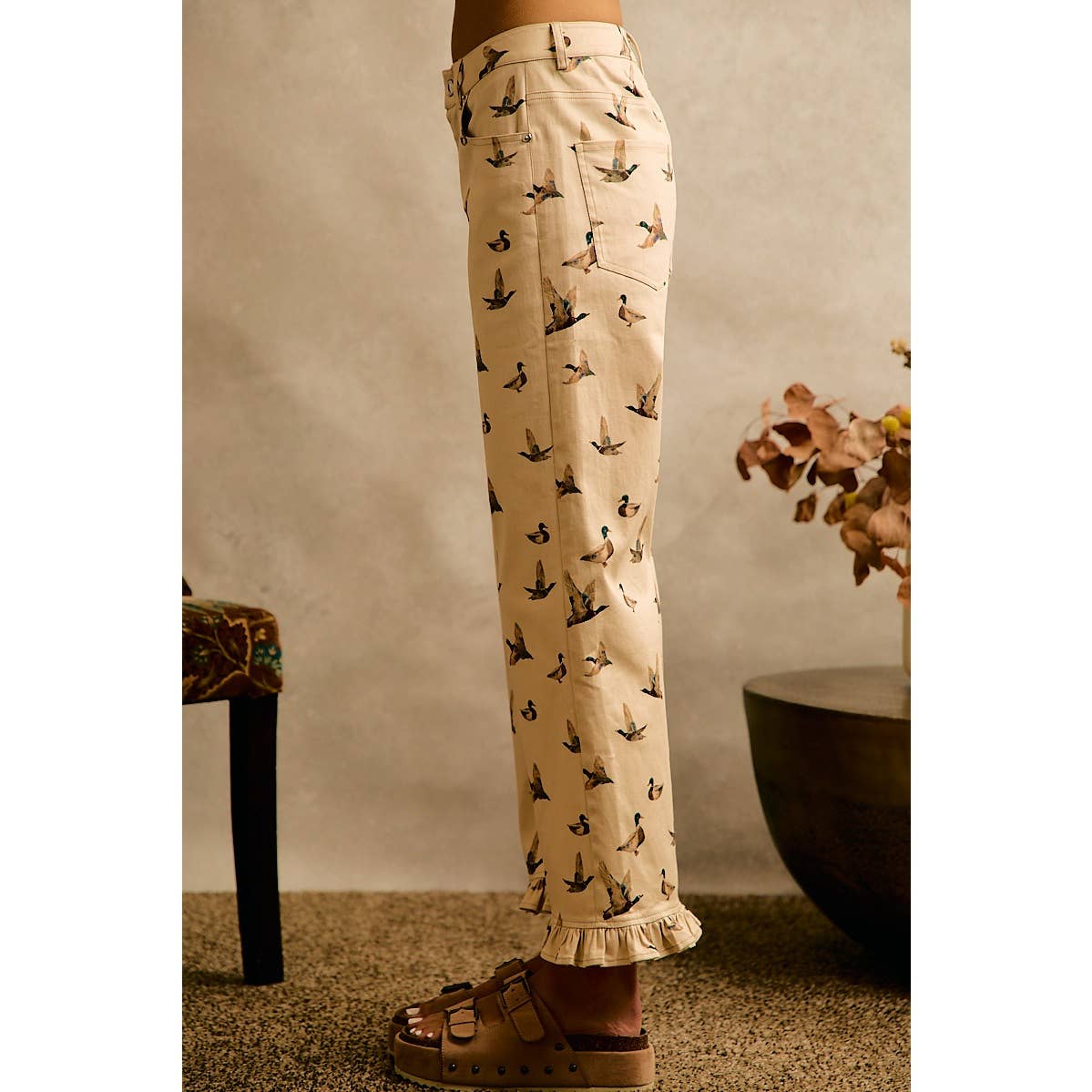 MALLARD DUCK PRINT RUFFLE LEG PANTS