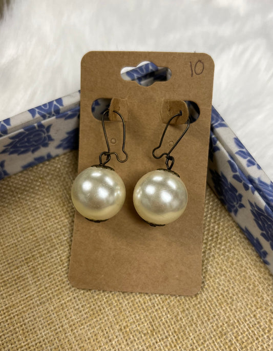 Dorthea Pearl Earrings