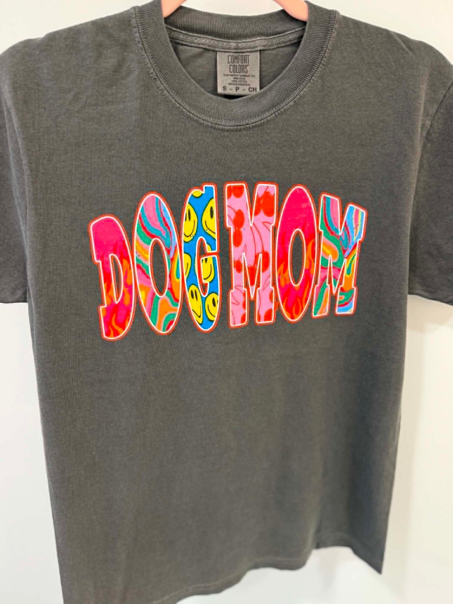 Dog Mom Graphic Tee